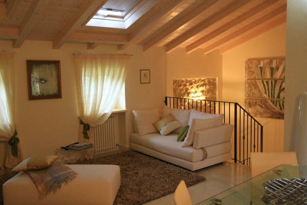 Corte degli ulivi Garda  Esterno foto