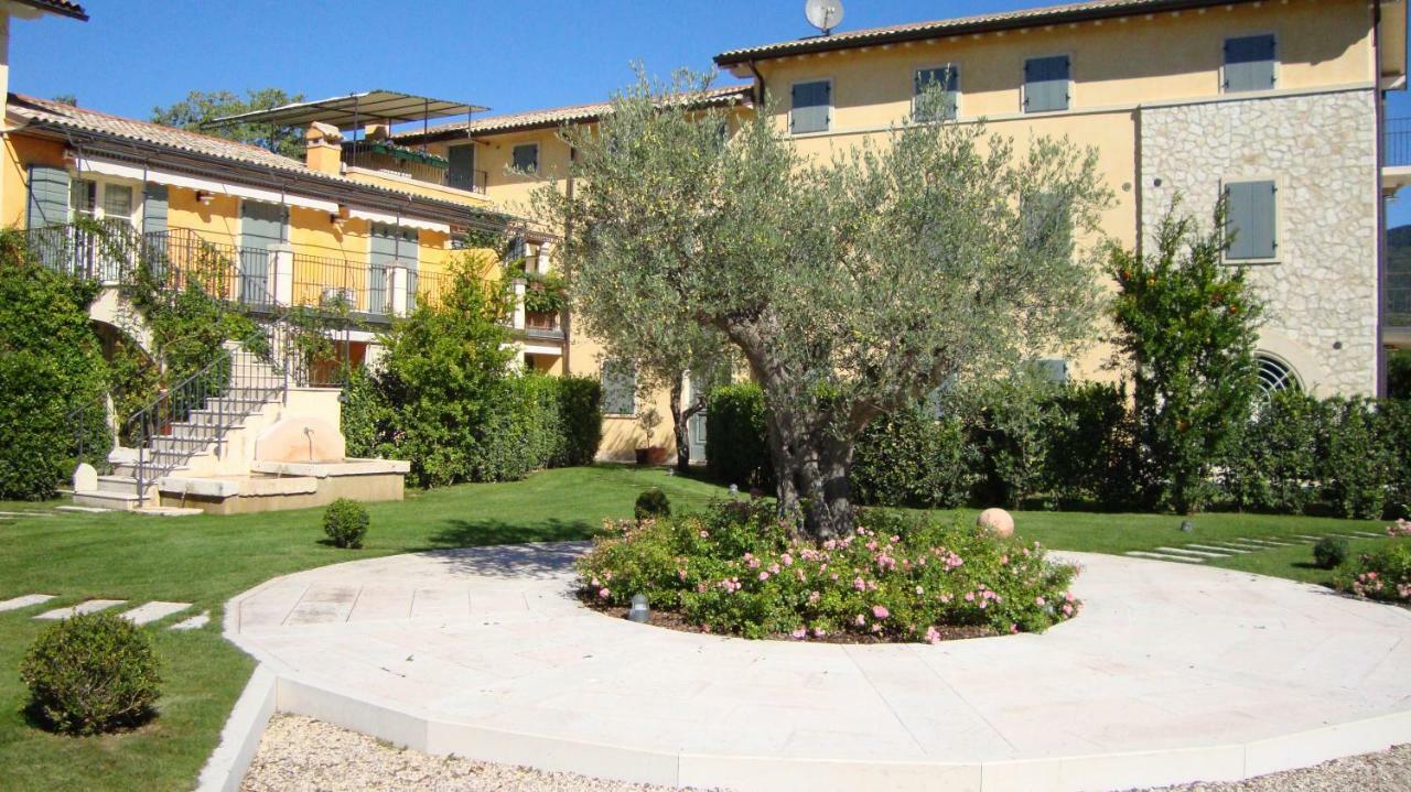 Corte degli ulivi Garda  Esterno foto